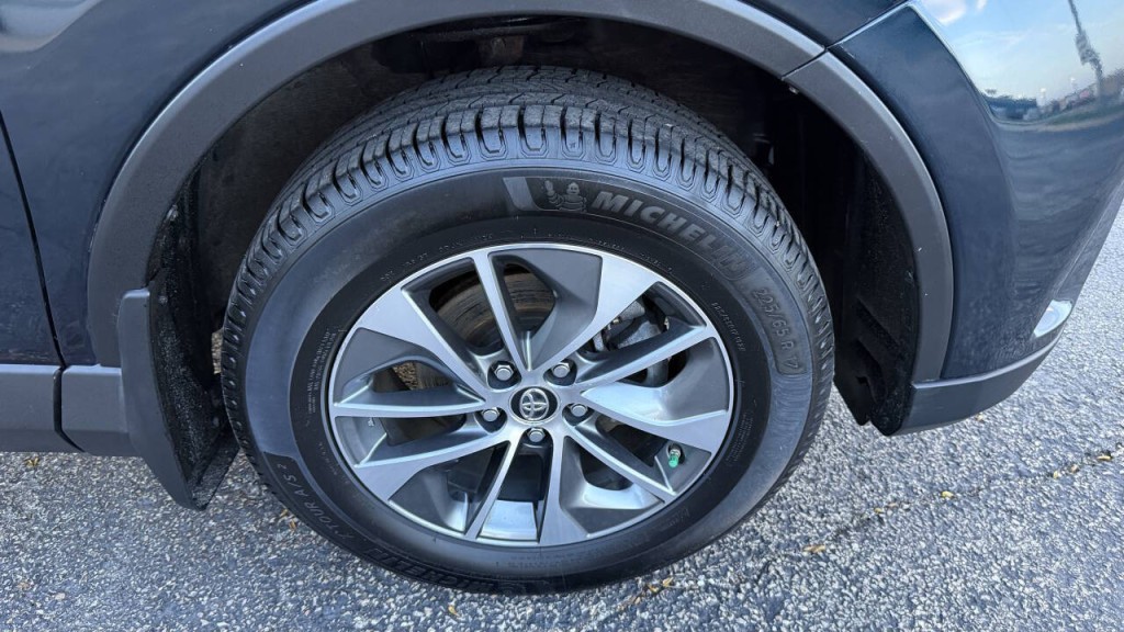 2018 Toyota Rav4 Image 24