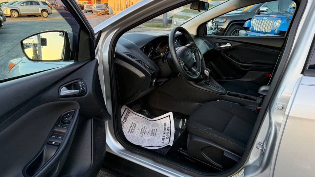 2017 Ford Focus Image 7