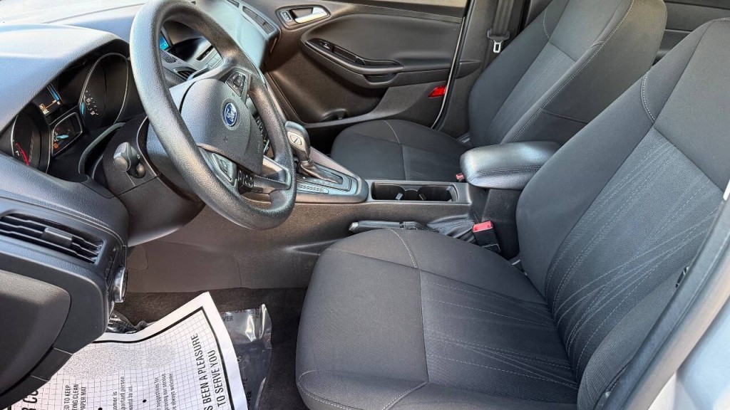 2017 Ford Focus Image 8