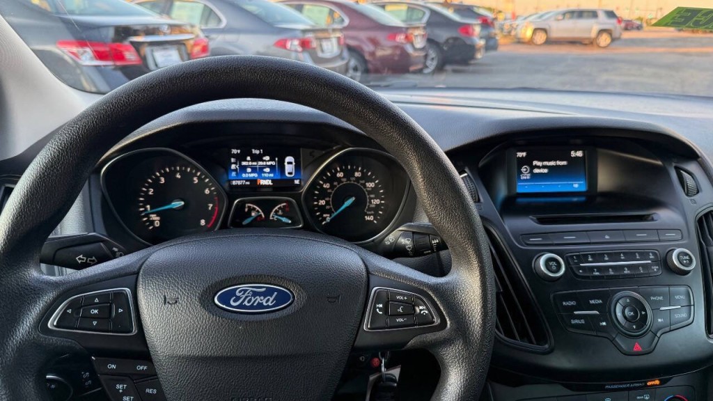 2017 Ford Focus Image 9