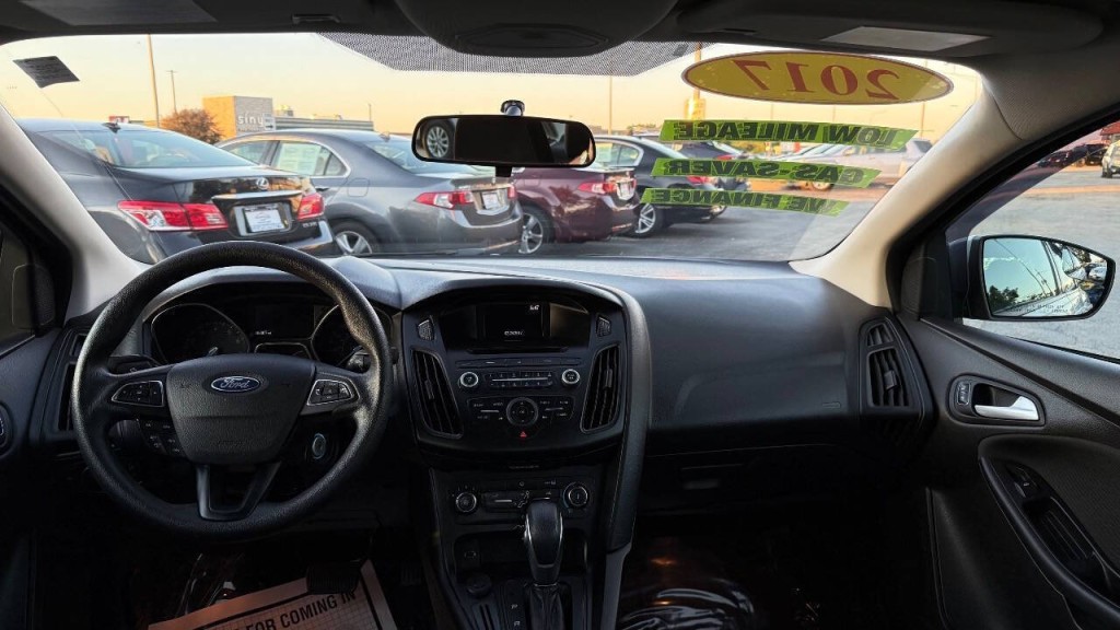 2017 Ford Focus Image 11
