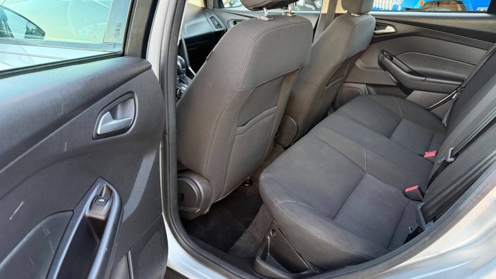 2017 Ford Focus Image 12