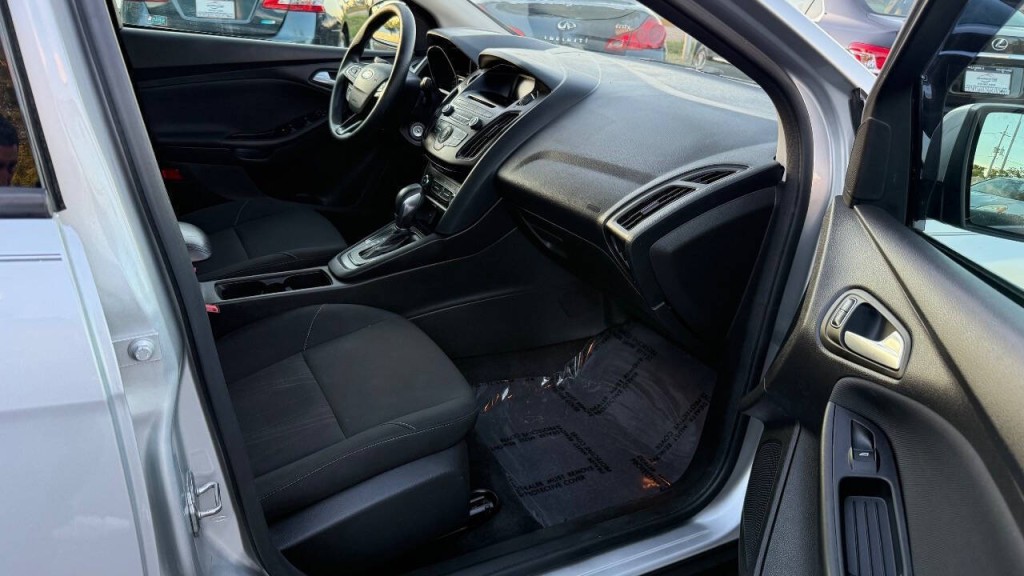 2017 Ford Focus Image 16