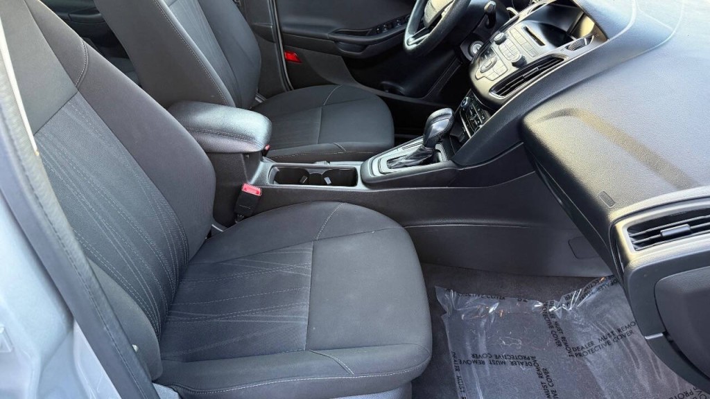 2017 Ford Focus Image 17