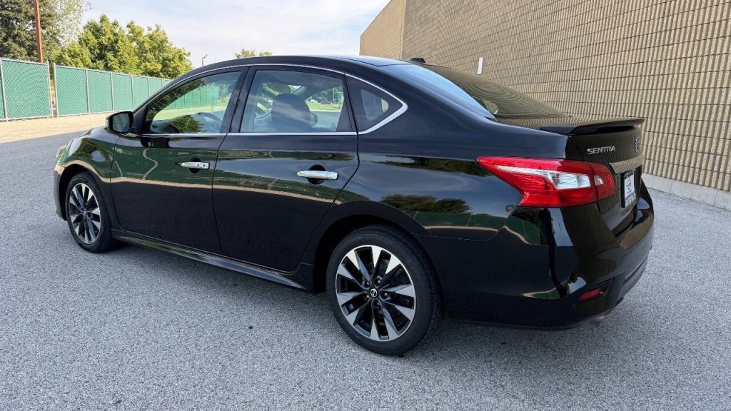 2019 Nissan Sentra Image 2
