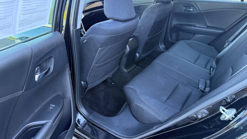 2015 Honda Accord Image 16