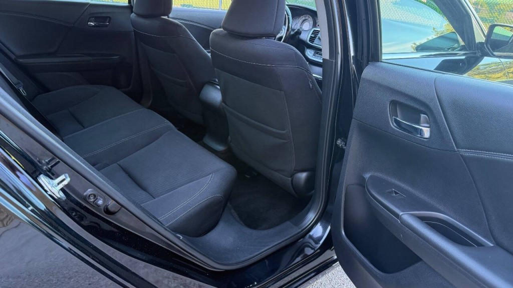 2015 Honda Accord Image 18