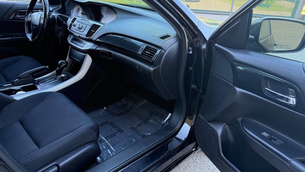 2015 Honda Accord Image 20