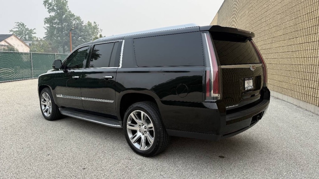 2015 Cadillac Escalade Image 3