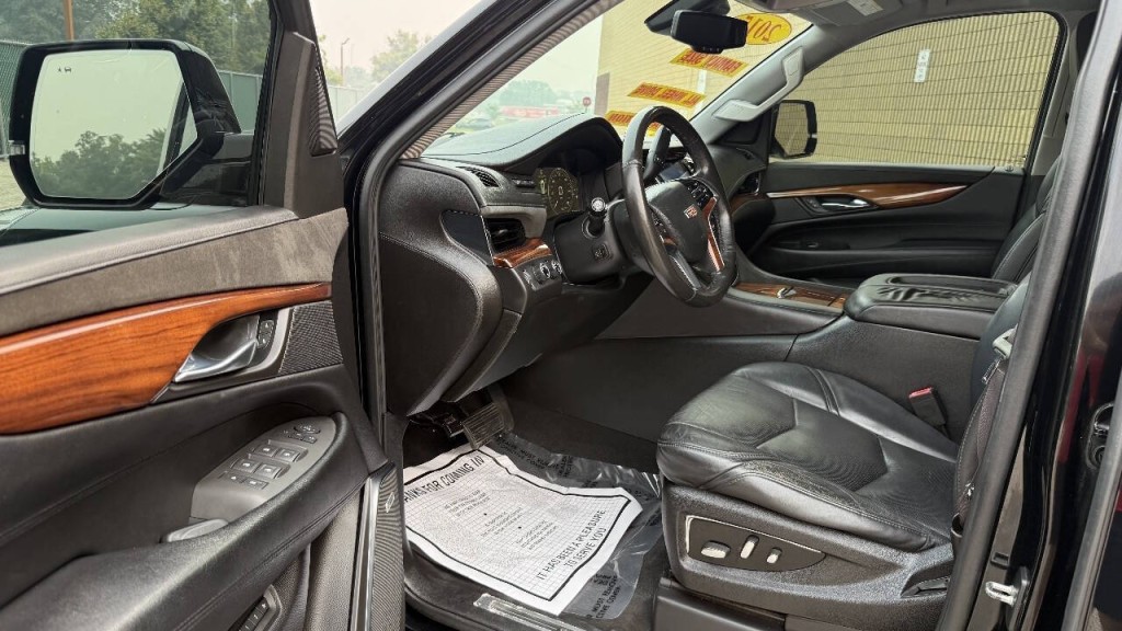 2015 Cadillac Escalade Image 10
