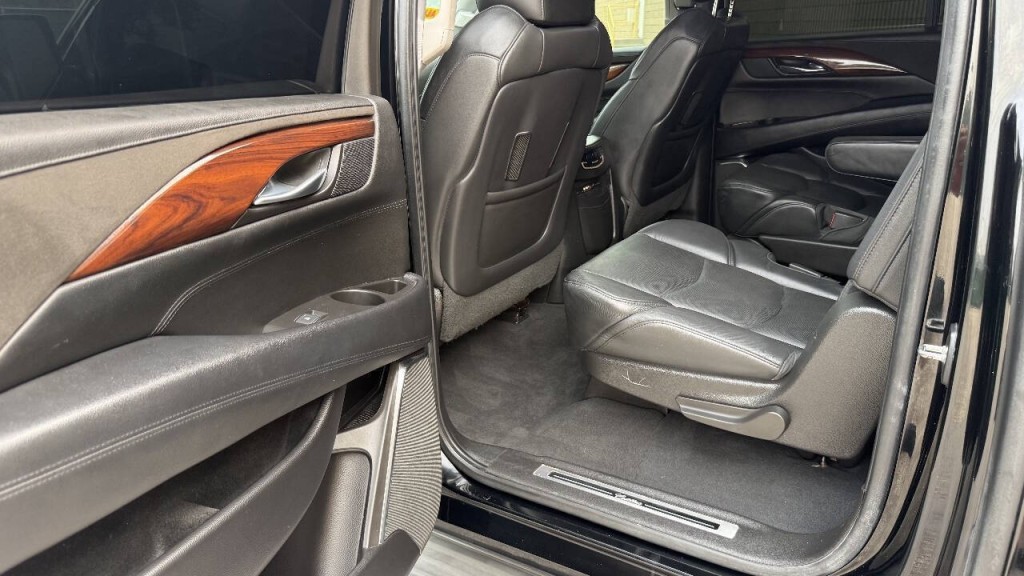 2015 Cadillac Escalade Image 16