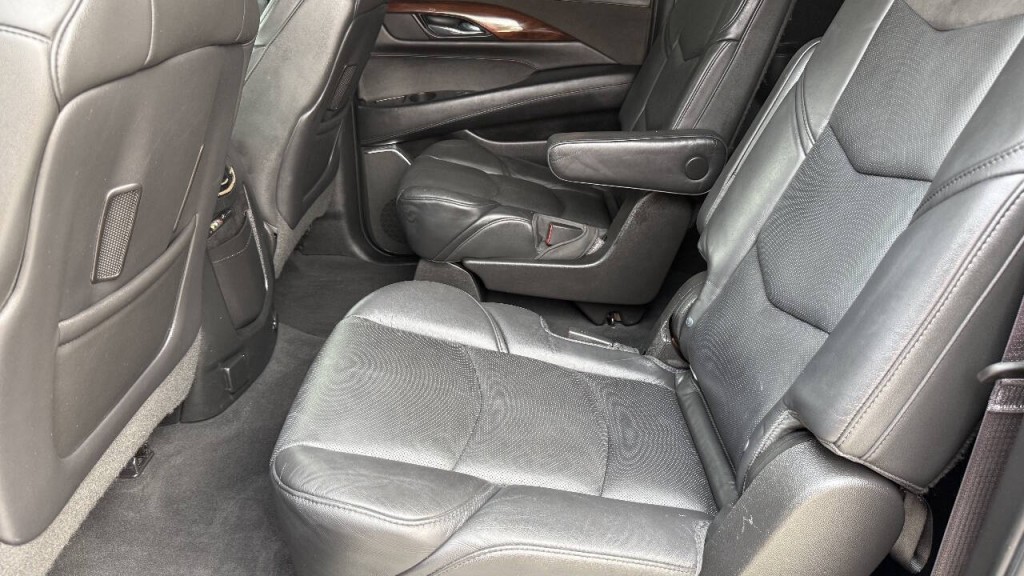 2015 Cadillac Escalade Image 17