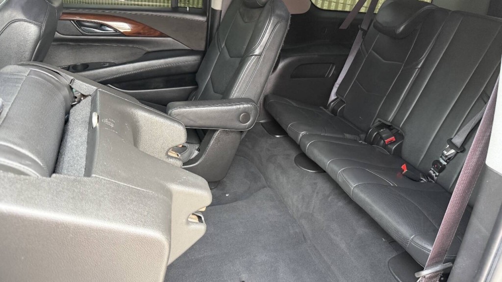 2015 Cadillac Escalade Image 18