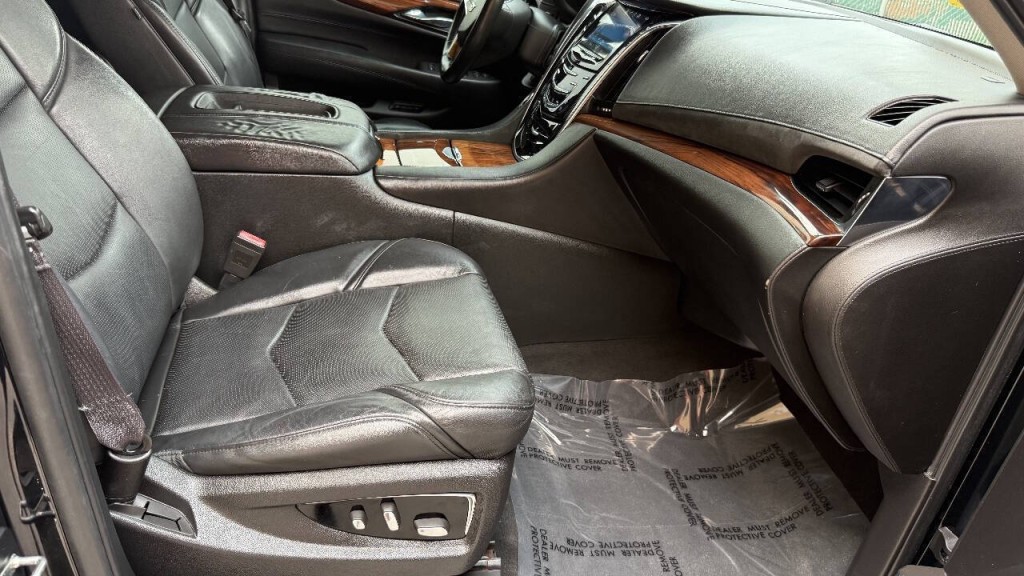 2015 Cadillac Escalade Image 25