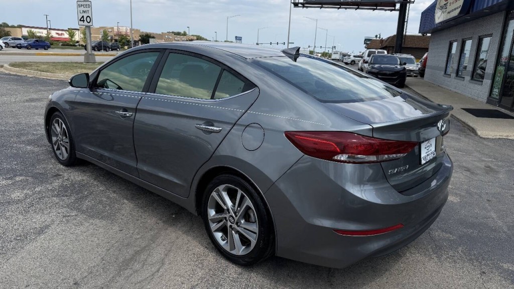 2017 Hyundai Elantra Image 3