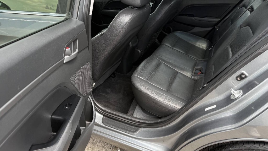 2017 Hyundai Elantra Image 13