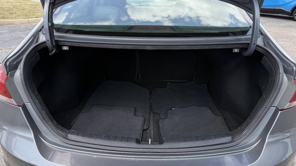 2017 Hyundai Elantra Image 15