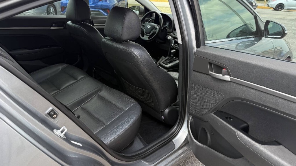 2017 Hyundai Elantra Image 16