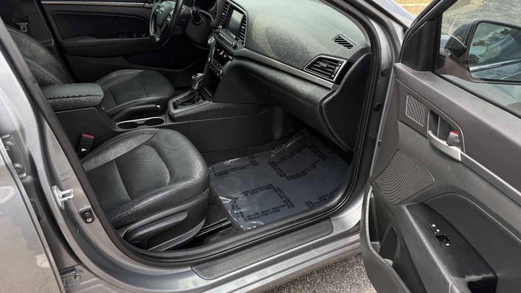 2017 Hyundai Elantra Image 17