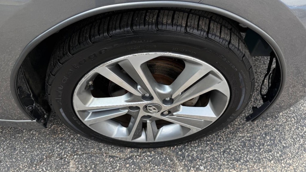 2017 Hyundai Elantra Image 19