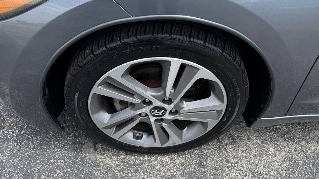 2017 Hyundai Elantra Image 21