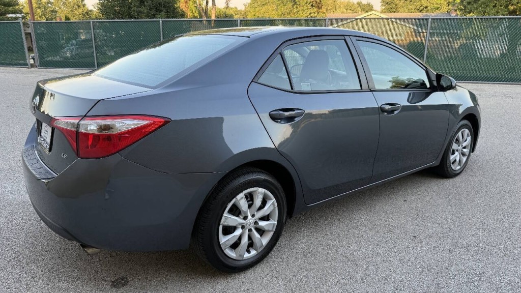 2016 Toyota Corolla Image 12