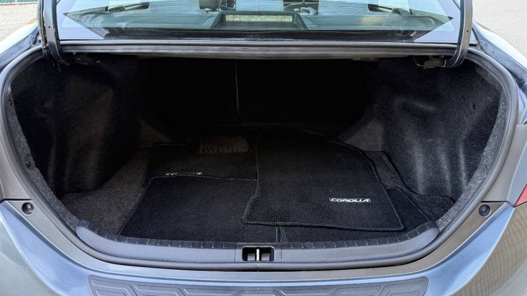 2016 Toyota Corolla Image 17