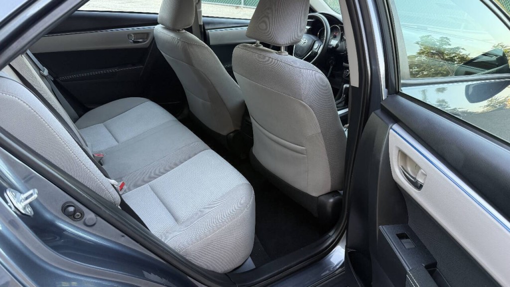 2016 Toyota Corolla Image 18
