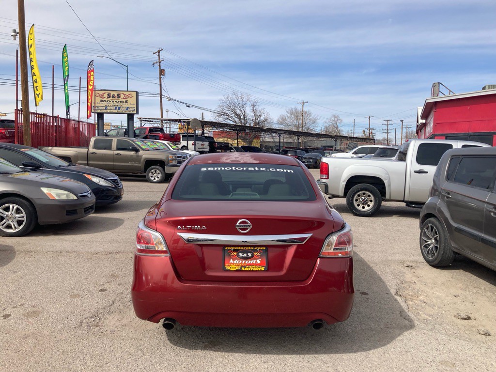 2015 Nissan Altima Image 10