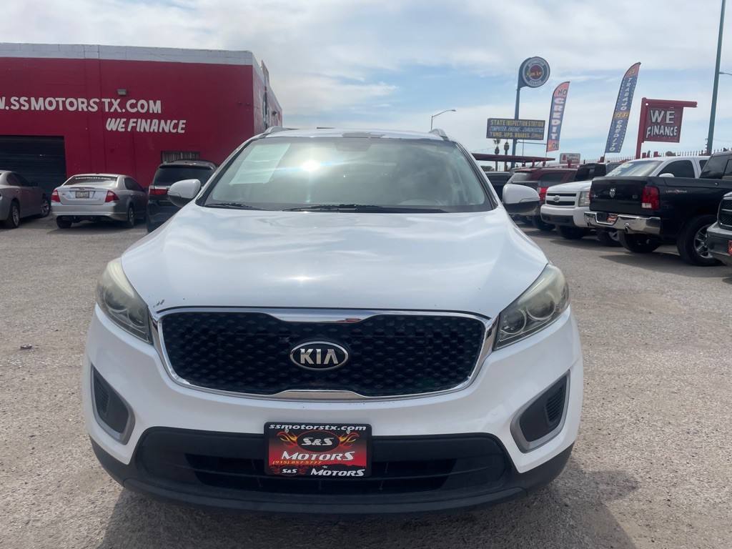 2017 Kia Sorento Image 2