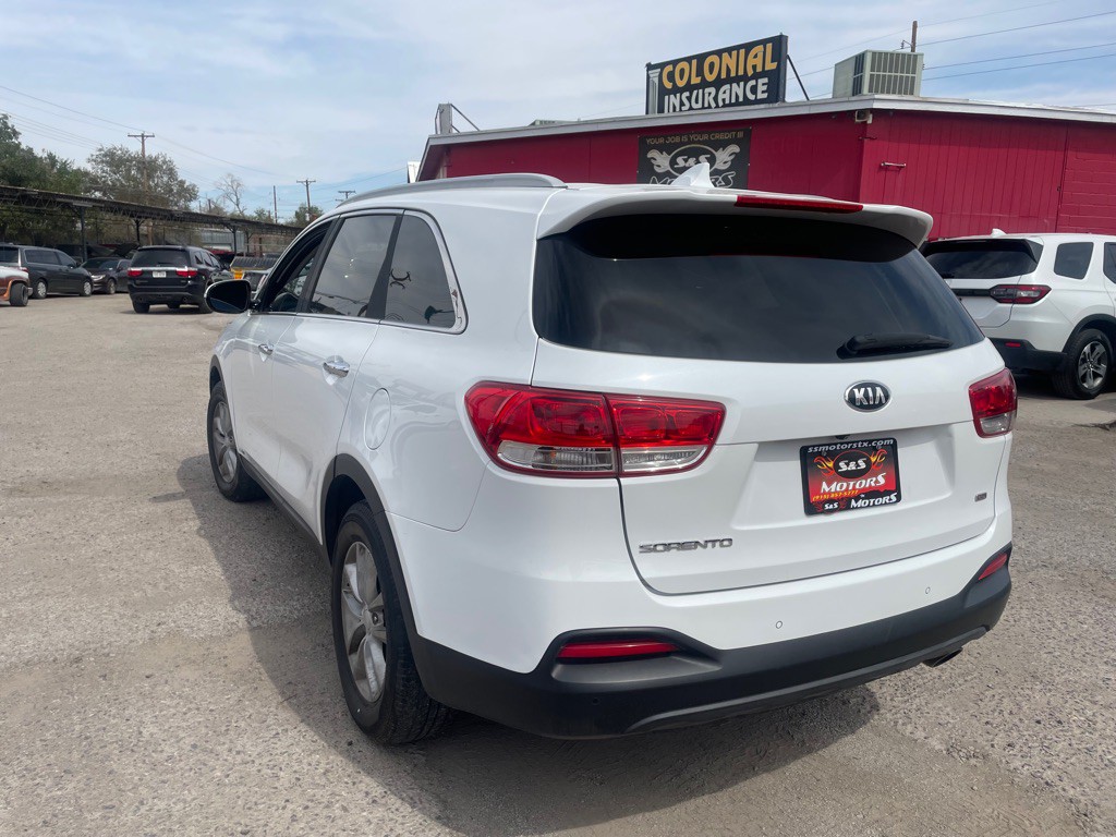 2017 Kia Sorento Image 8