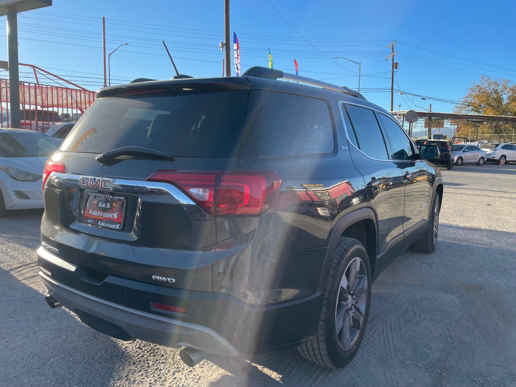 2017 GMC Acadia Image 8