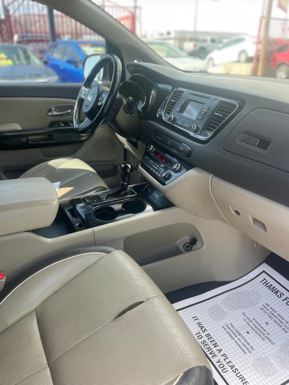 2016 Kia Sedona Image 4