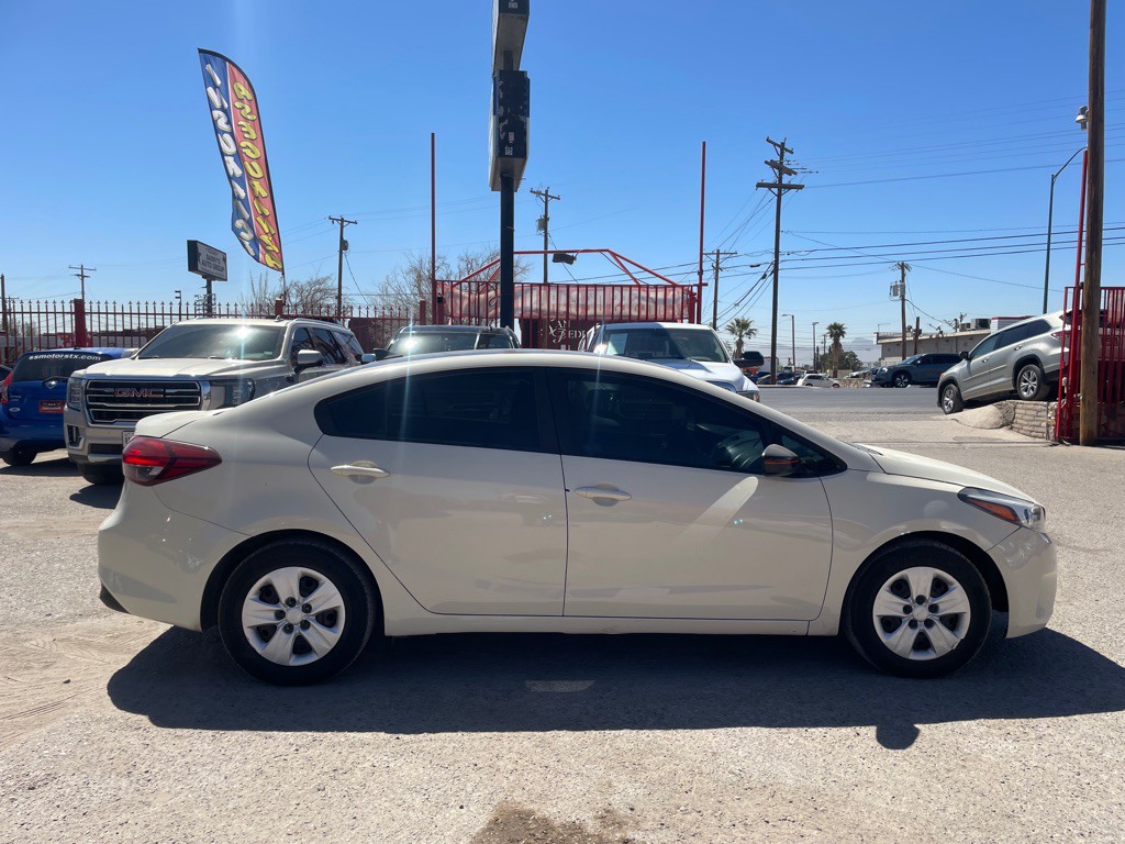 2017 Kia Forte Image 6