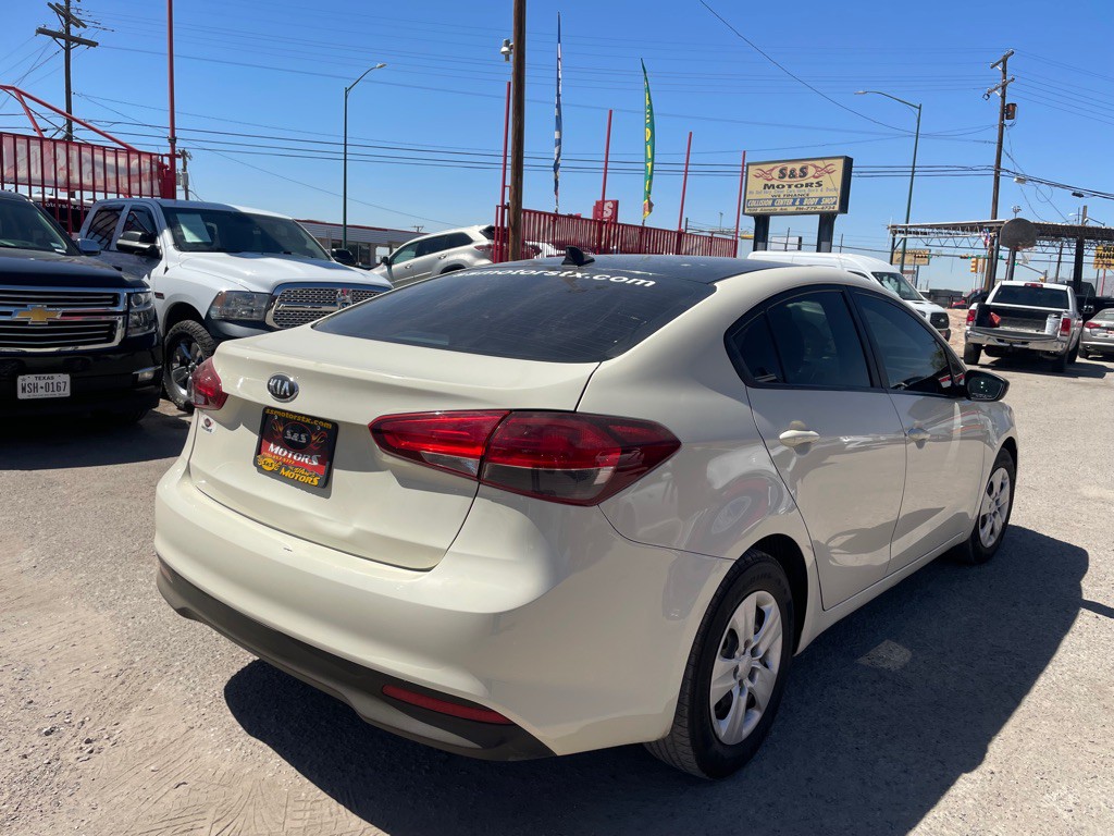2017 Kia Forte Image 7