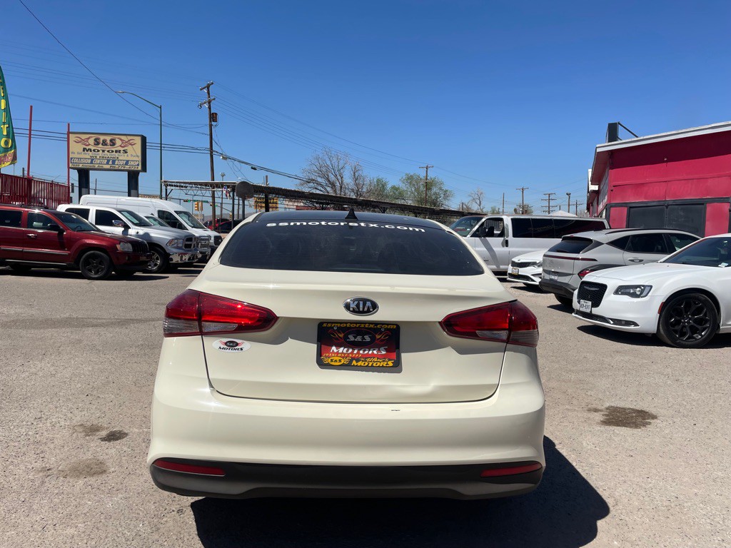 2017 Kia Forte Image 8