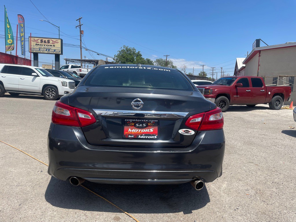 2017 Nissan Altima Image 8
