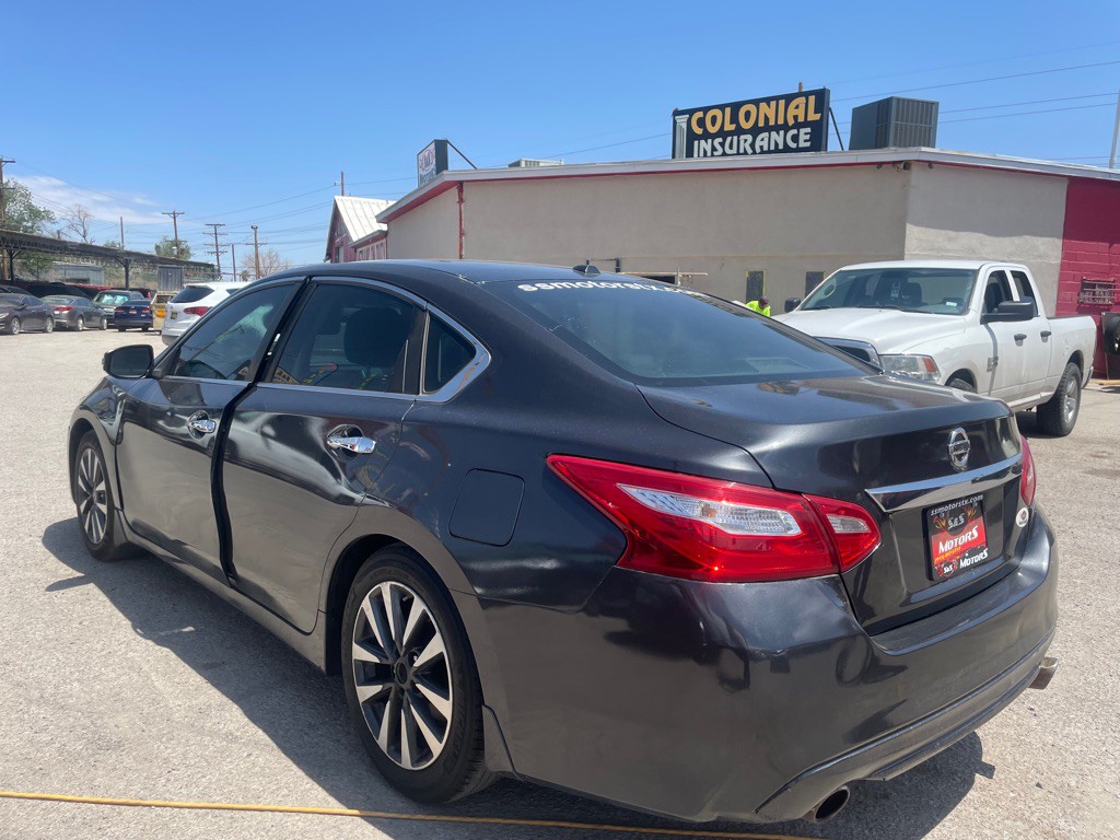 2017 Nissan Altima Image 9