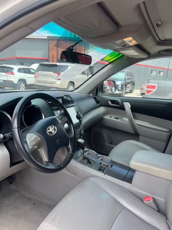 2010 Toyota Highlander Image 8