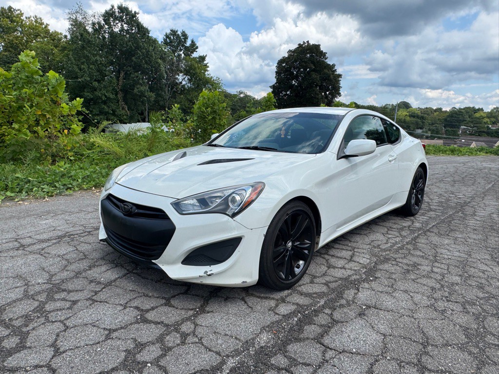 2013 Hyundai Genesis Image 1
