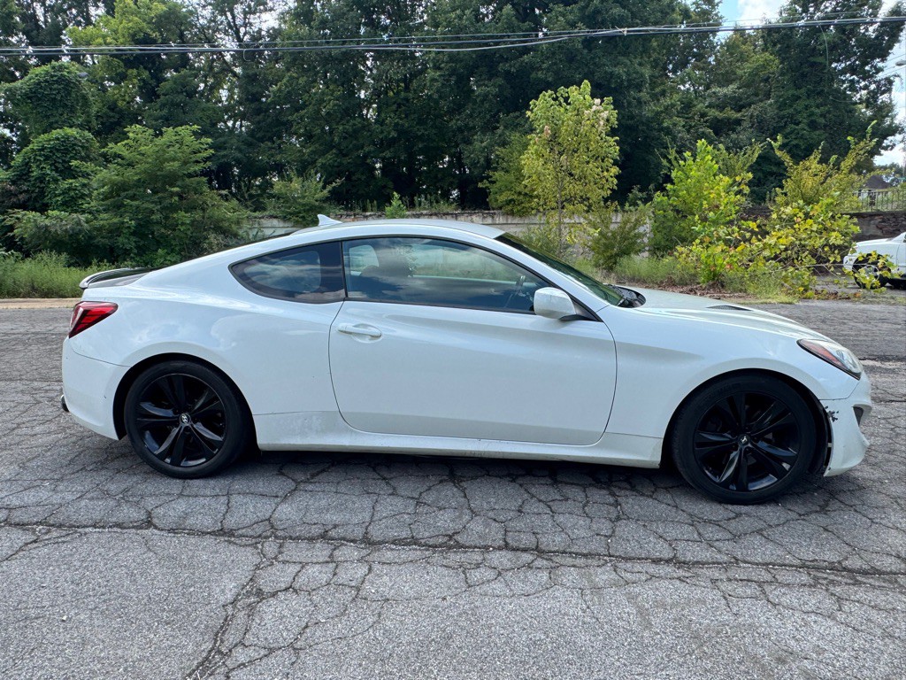 2013 Hyundai Genesis Image 5