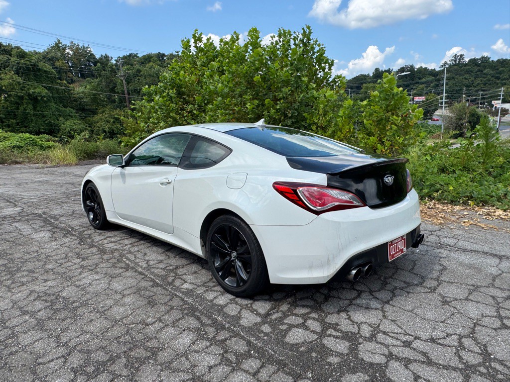 2013 Hyundai Genesis Image 8