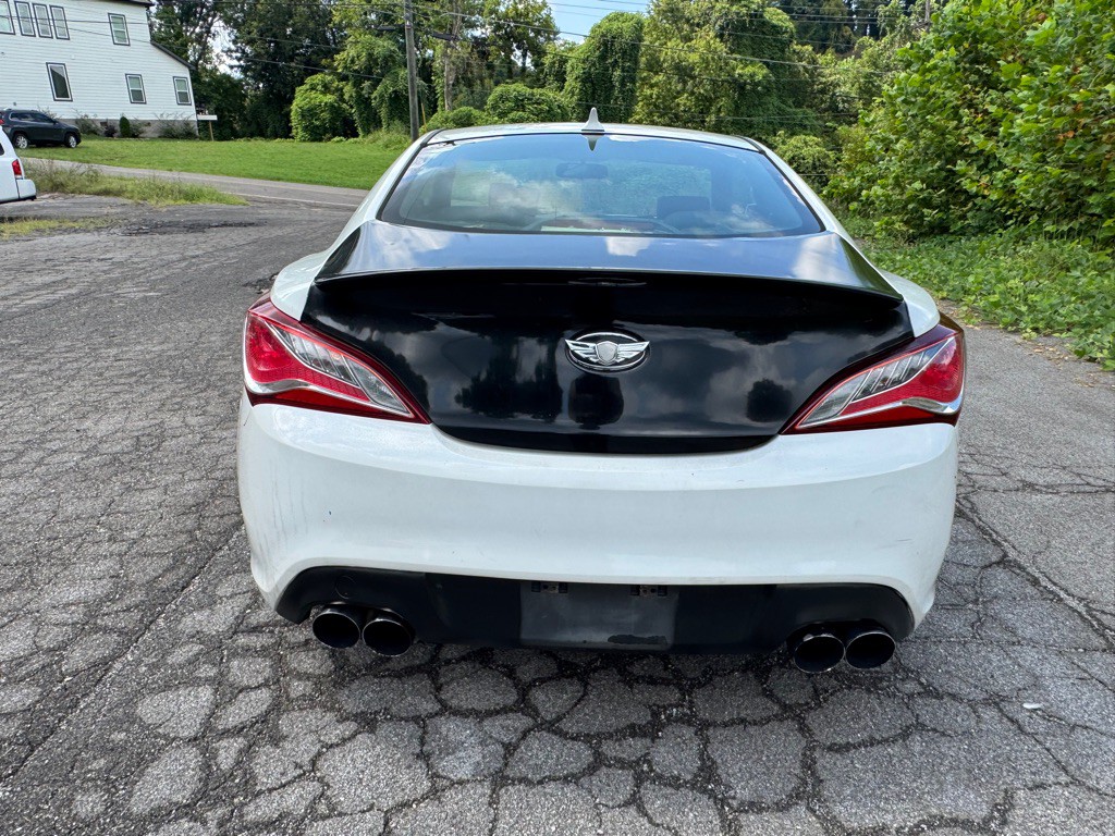 2013 Hyundai Genesis Image 9