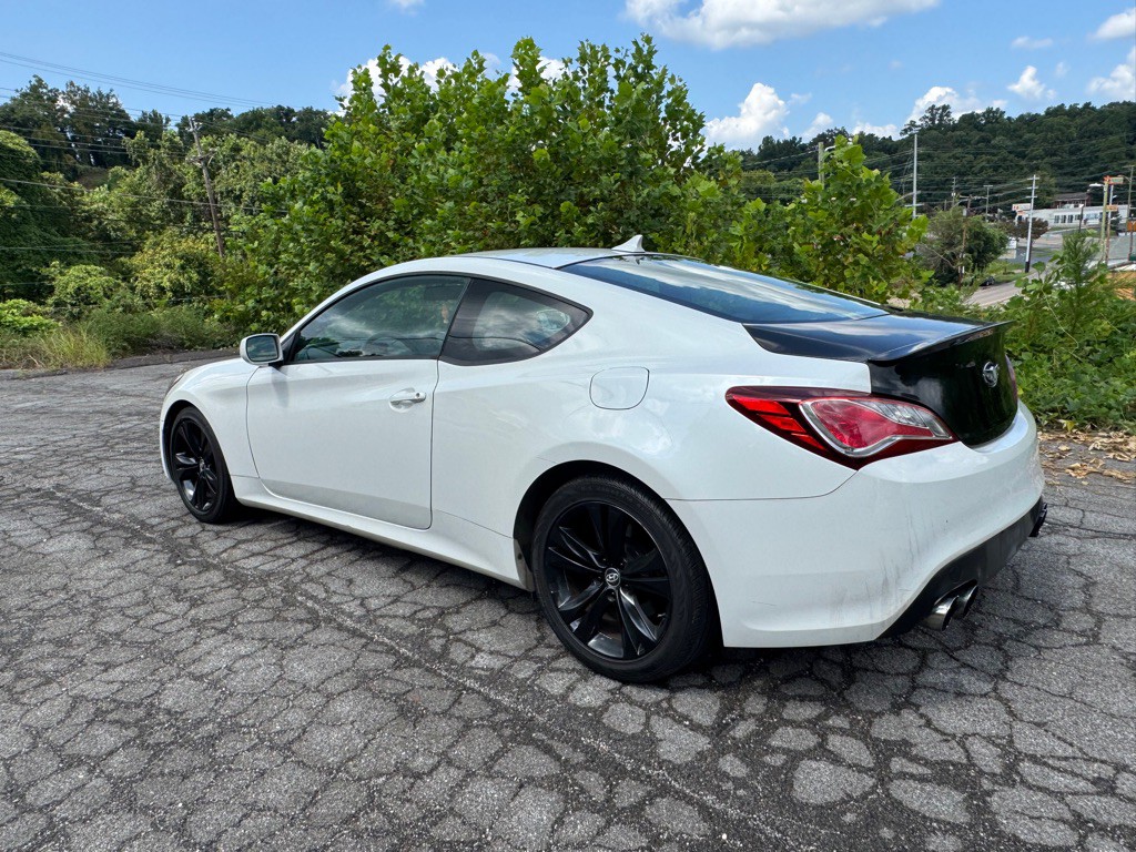 2013 Hyundai Genesis Image 12