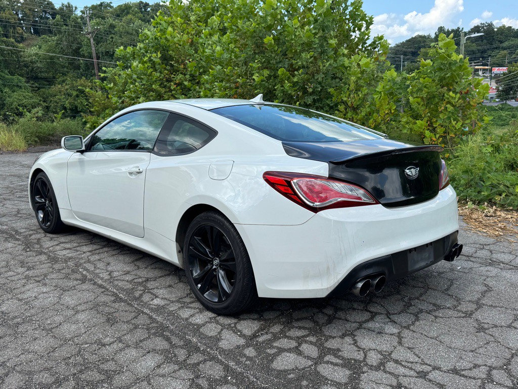2013 Hyundai Genesis Image 14