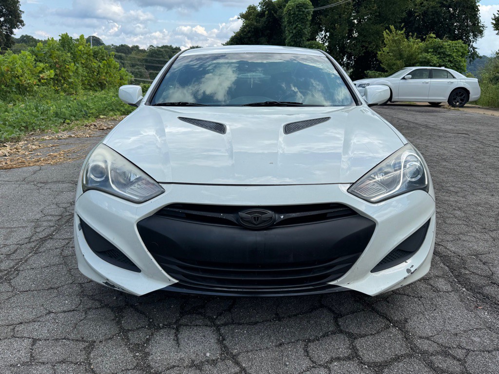 2013 Hyundai Genesis Image 16