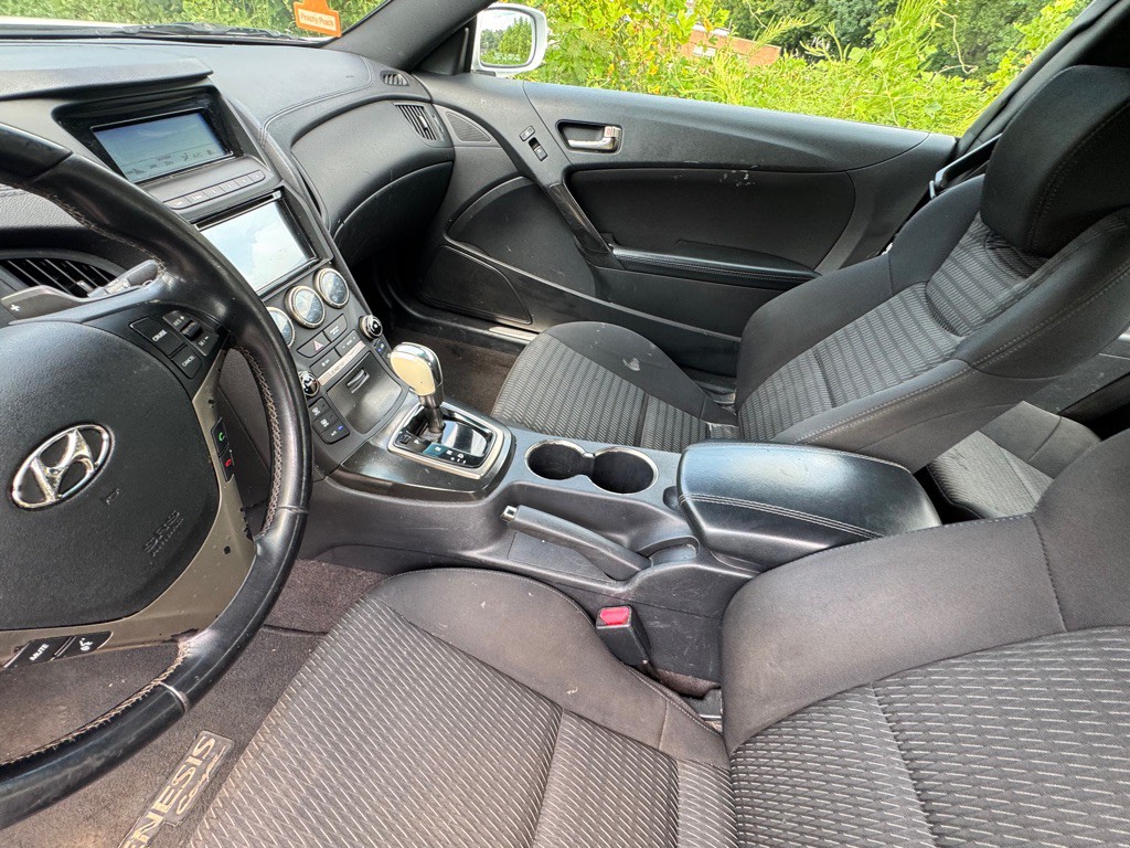 2013 Hyundai Genesis Image 20