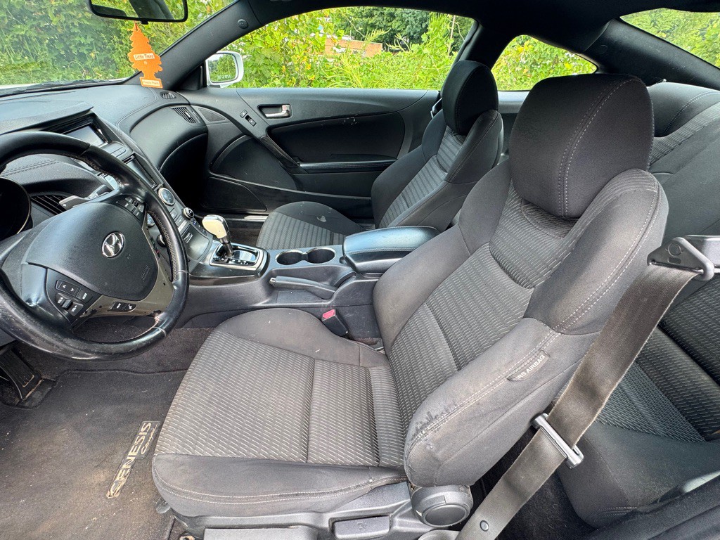 2013 Hyundai Genesis Image 22