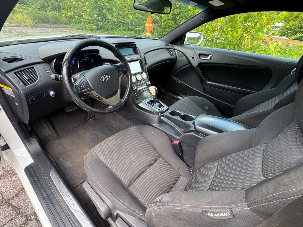 2013 Hyundai Genesis Image 23