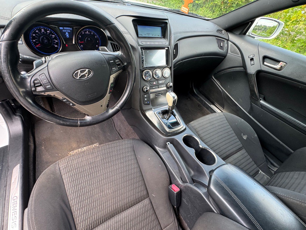 2013 Hyundai Genesis Image 25
